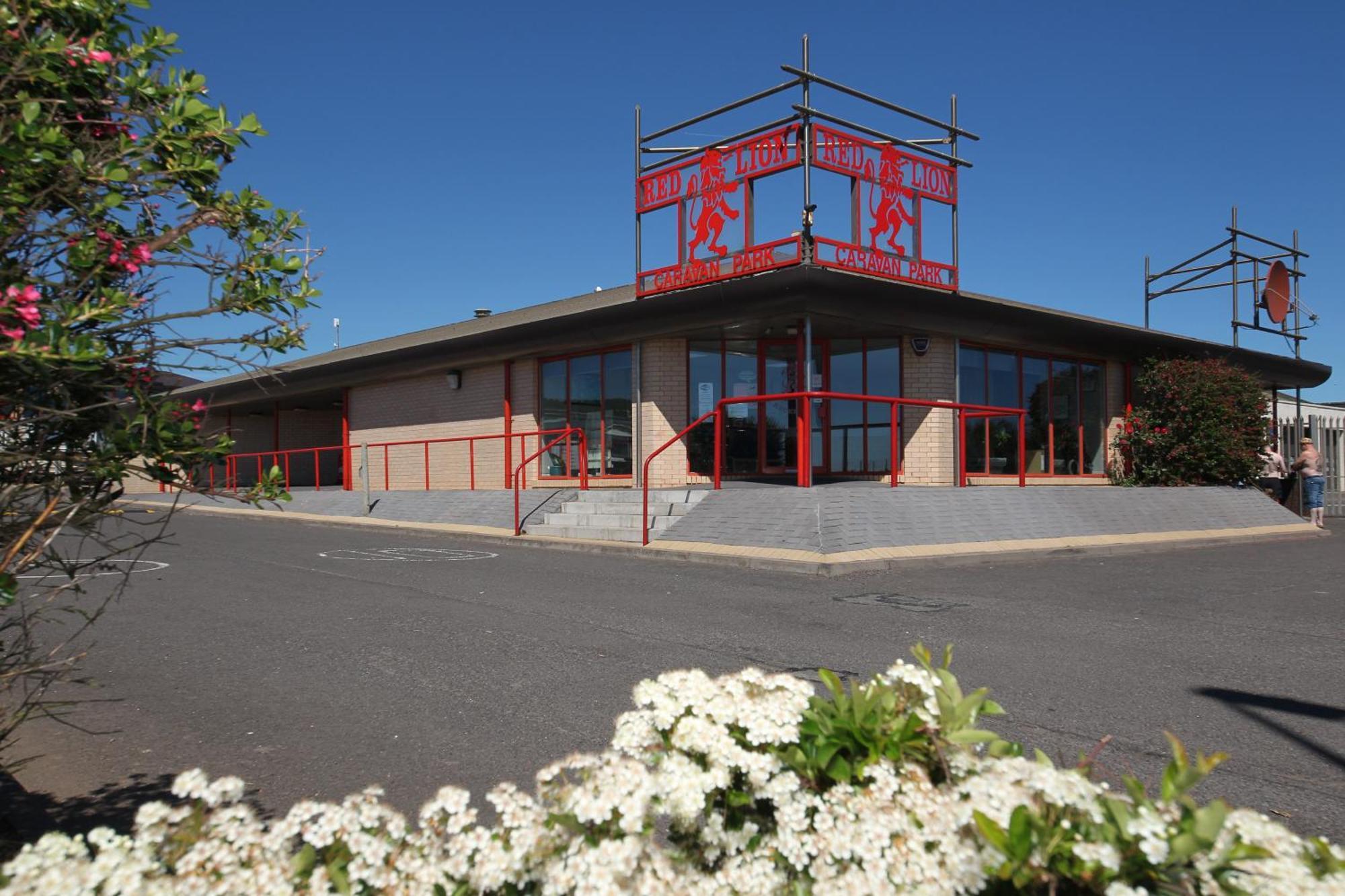 Red Lion Holiday Park Арброт Экстерьер фото